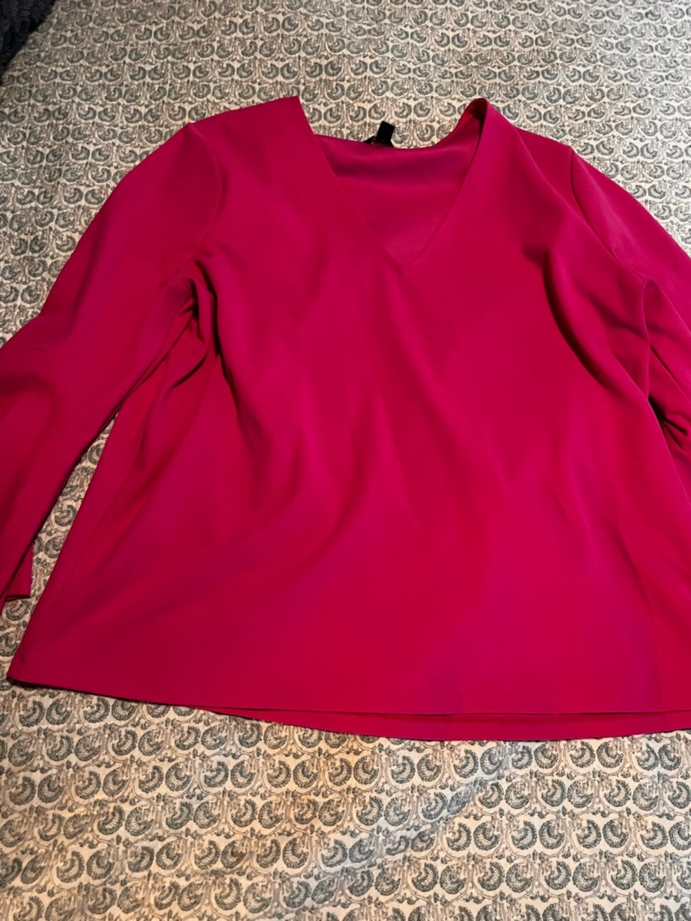 Women's V-Neck Long Sleeve Top - pink